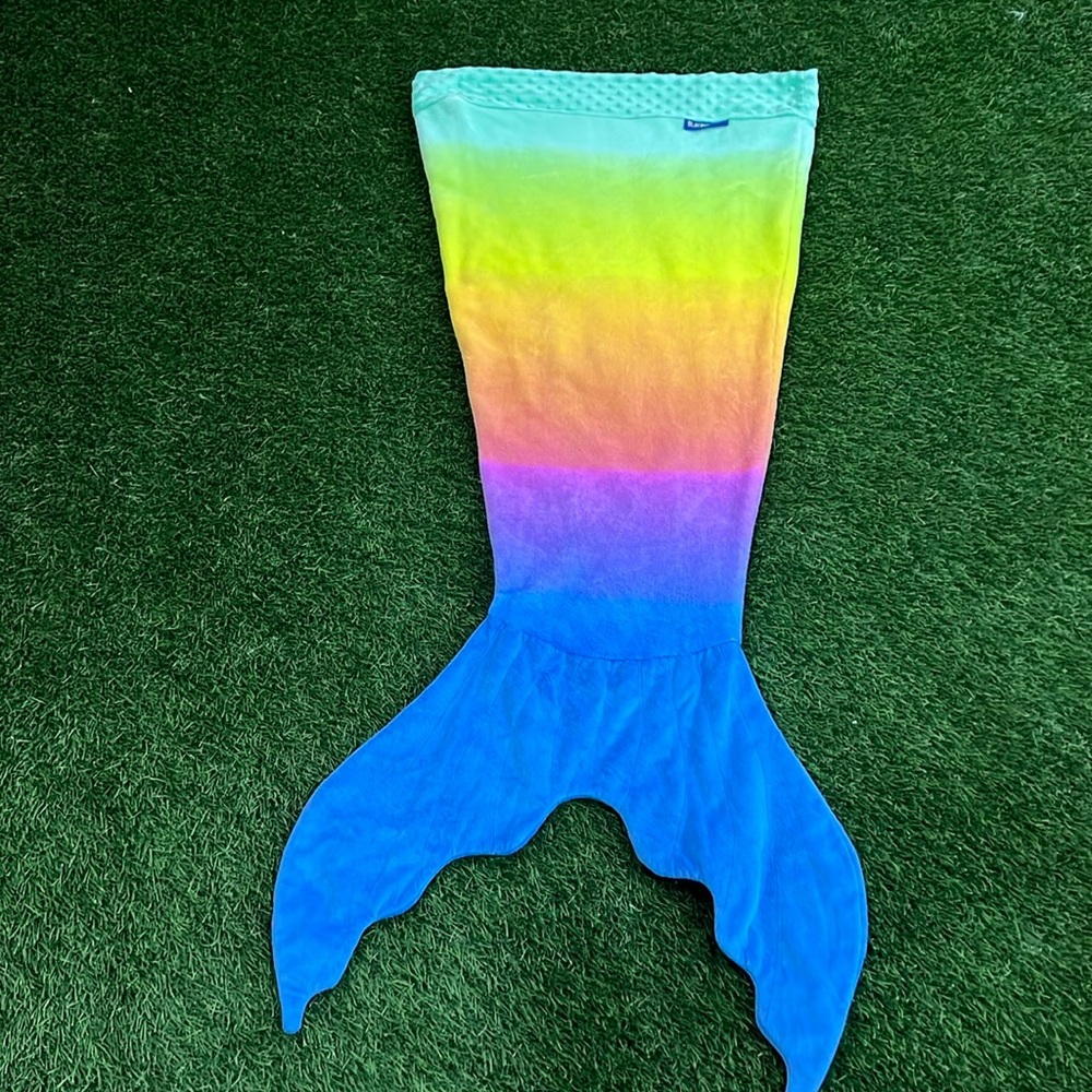 Blankie Tails Mermaid Tails Blanket - Rainbow Ombre